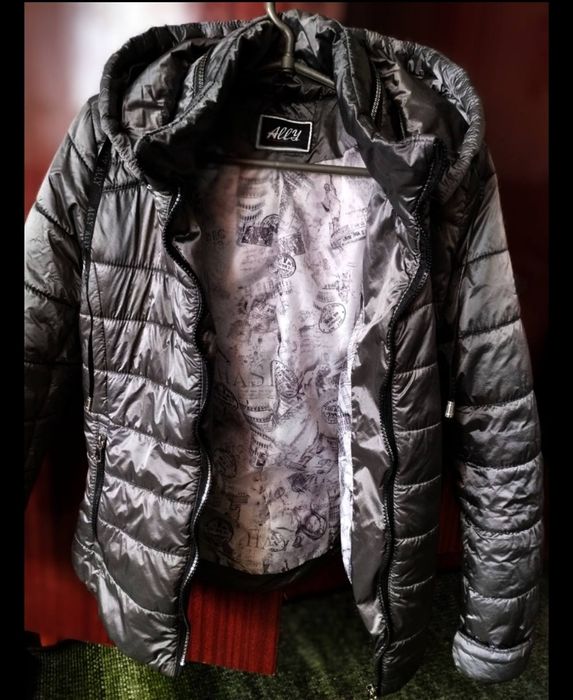 Продається жіноча куртка