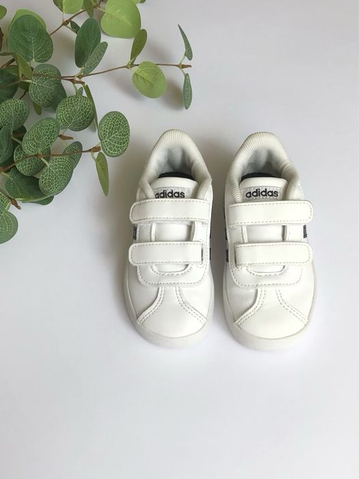 Кросівки Adidas Адідас Розмір 23 (US 6,5)