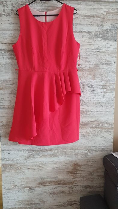 Sukienka z baskinką 46