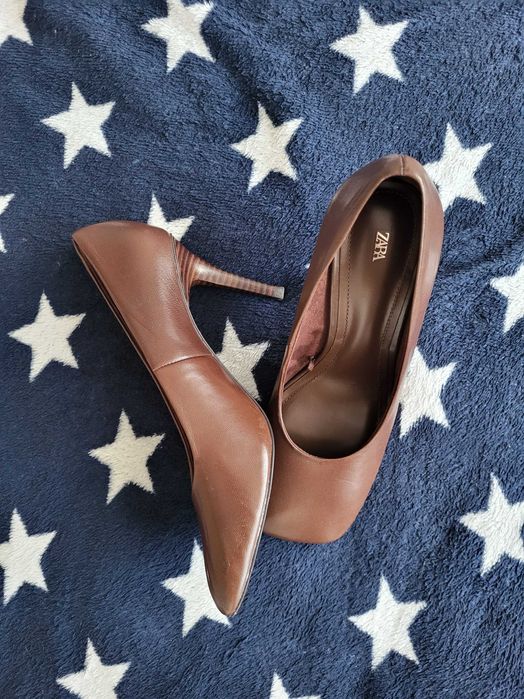 Nowe skórzane buty Zara 41 – brązowe, obcas 8–9 cm