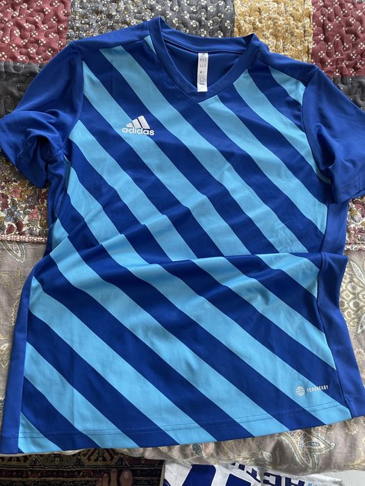 Футболка Adidas оригинал как новая М