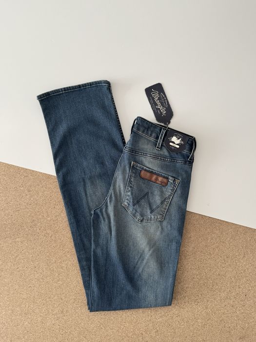 Wrangler Sara | W26 L32 - damskie spodnie jeansowe straight i prostą nogawką