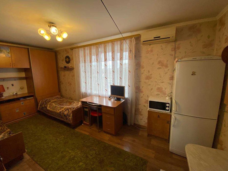 продам велику кімнату Лісовий масив Волкова космонавта Поповича 10а