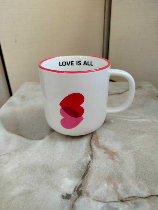 Kubek do kawy i herbaty z miłosnym motywem