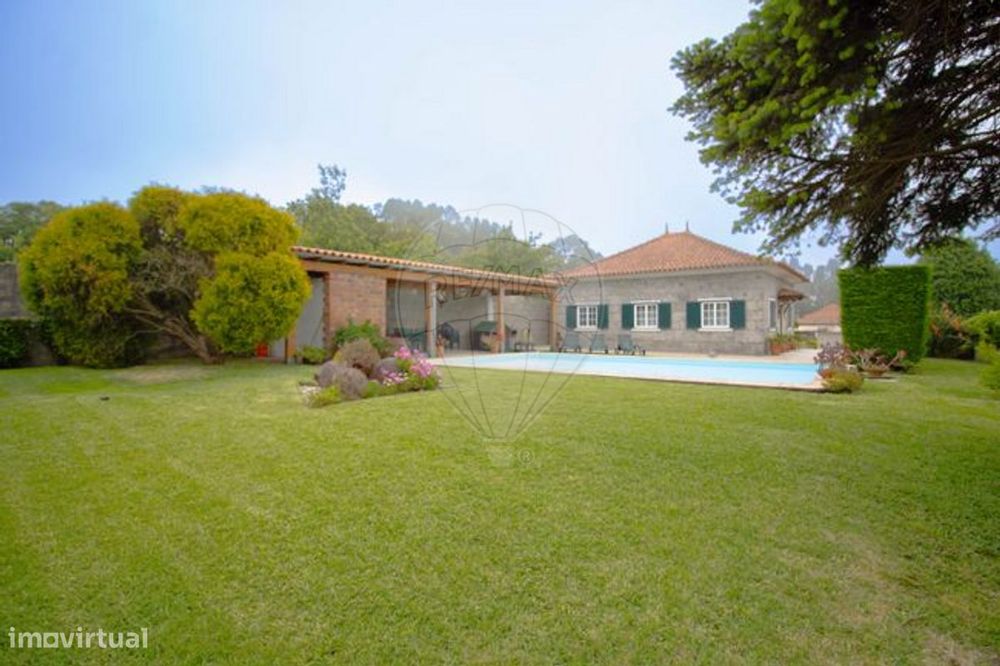 Moradia T4 para venda