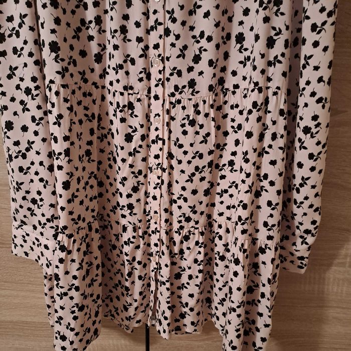 Sukienka w kwiaty wiskozowa Reserved / rozmiar M