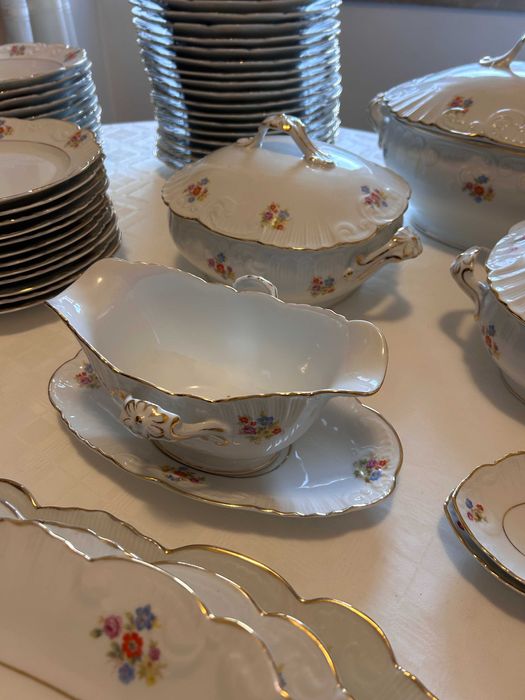 Serviço de Jantar Vista Alegre - Anos 40 (79 Peças)