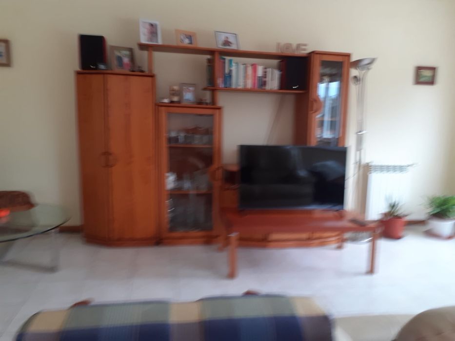 Aparador e mesa de sala