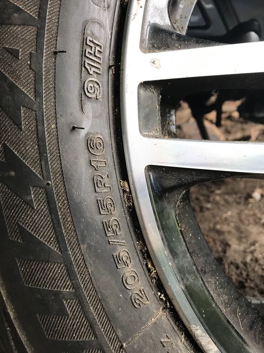 4 jantes Dezent com 4 pneus Bridgestone 205/55 R16