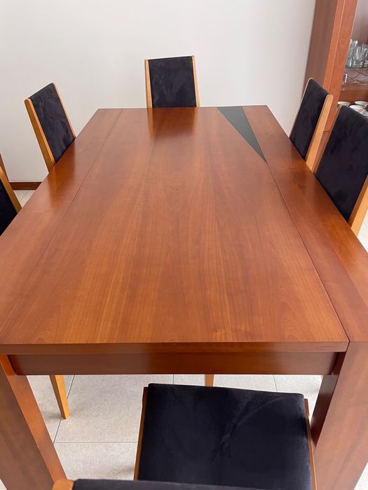 Mesa de jantar extensivel com cadeiras