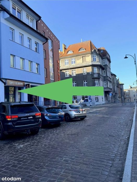 Lokal w centrum miasta , blisko Katedry.
