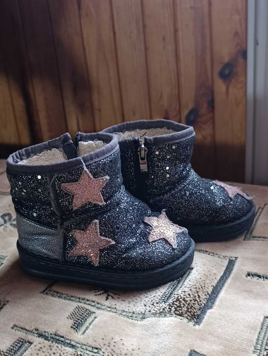 Уги для дівчинки 24 розмір