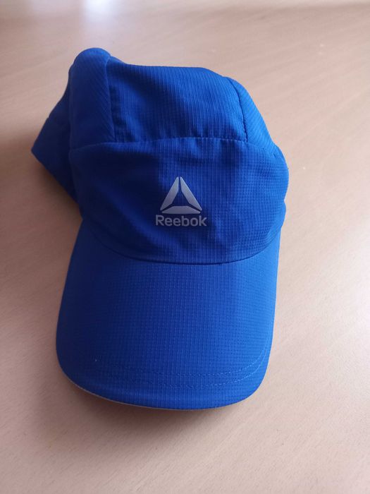 Продам бейсболку Reebook