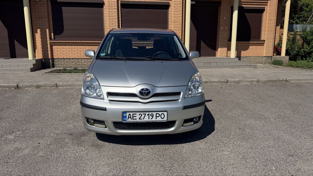 Toyota Corolla  Verso 2005