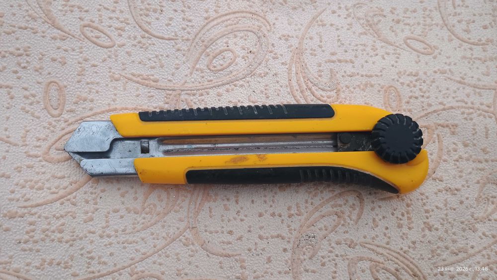 Нож строительный сегментный 25 мм