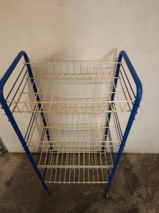 Carrinho de legumes em metal para cozinha