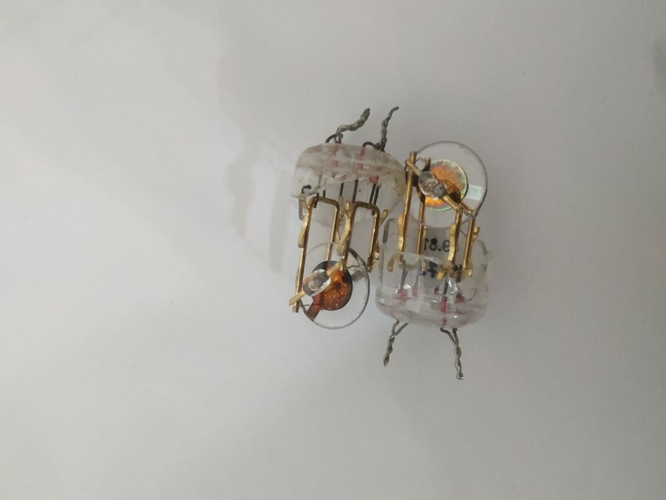 Радіодеталі.Кварцовий резонатор