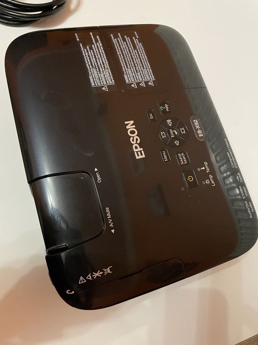 Projektor Epson H390B !
