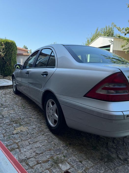 Mercedes-Benz C220 CDI Classic – 2003 | 143 CV | Excelente Estado