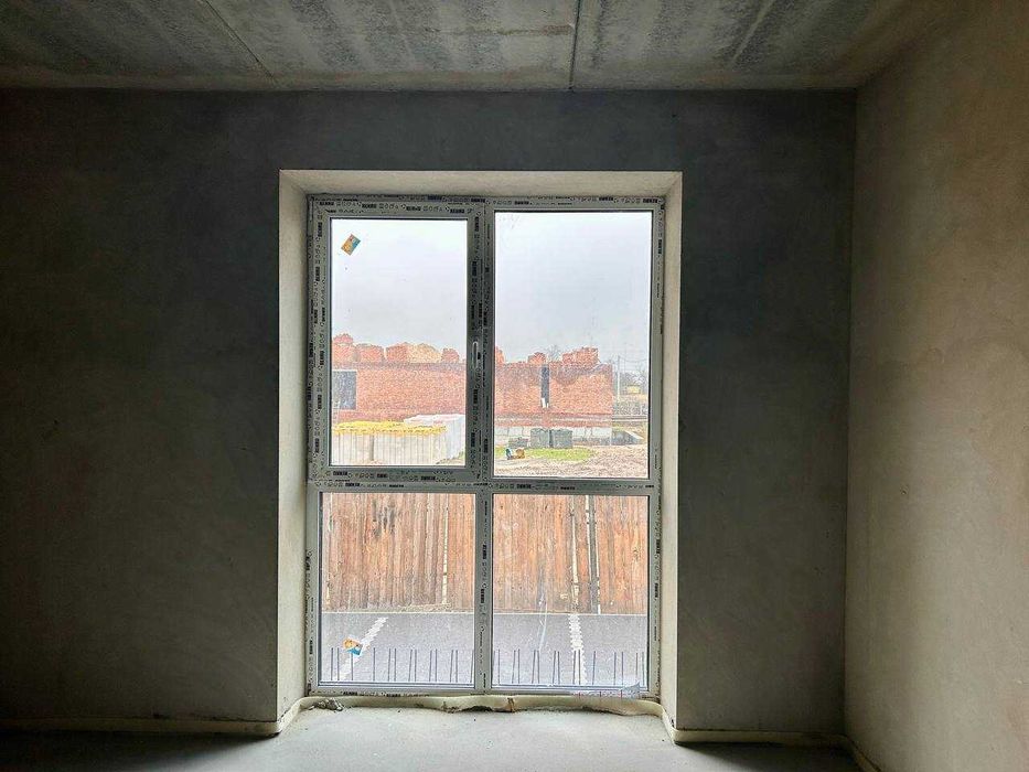 Квартира (3к) з індивідуальним газовим опаленням та кухнею 20 метрів.