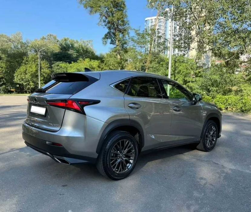 Lexus NX     2021