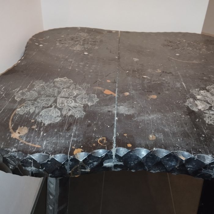 Stół drewniany z taboretami