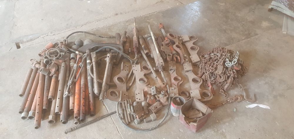 Equipamento de chapeiro : macacos, garampos, correntes, tubos ,etc