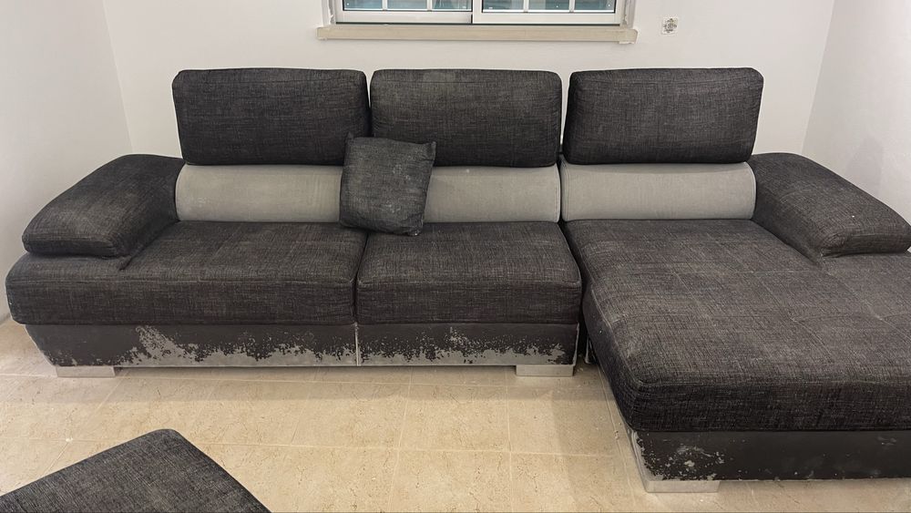 Sofá em L com Chaise + Puff