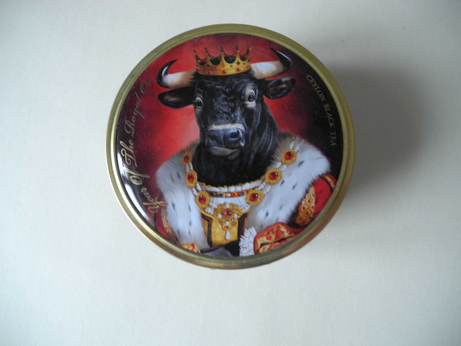 Банка жестяная/ коробка/ конфетница/ шкатулка/ скарбничка :)