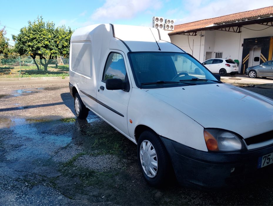 Ford courier 1.8td vendo ou troco
