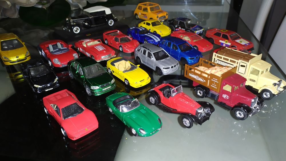 Coleção de 22 carros várias marcas