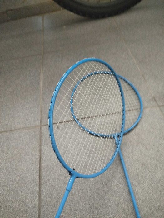 Raquetes de badminton.