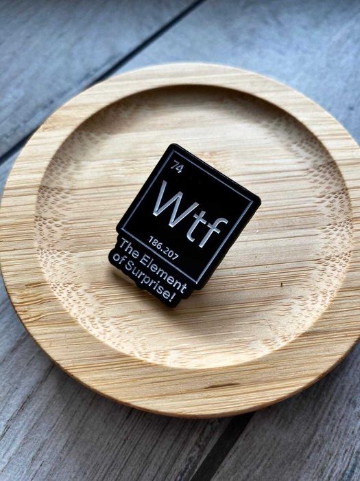 Wpinka WTF czarna 25x35mm nowa