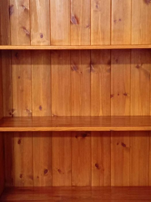 Drewniany regał sosnowy. Biblioteczka.