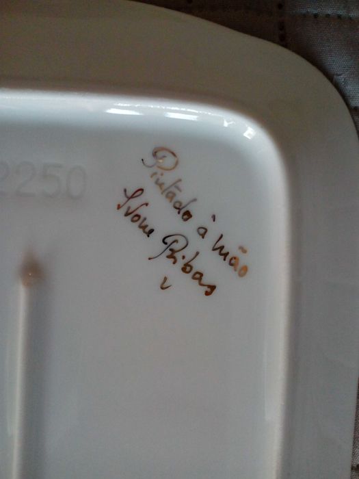 Travessa pintada à mão por "Ivone Ribas"