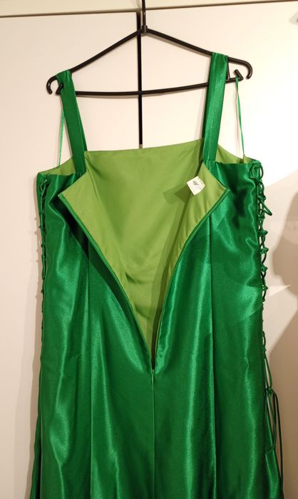 Wieczorowa suknia karnawałowa z szalem