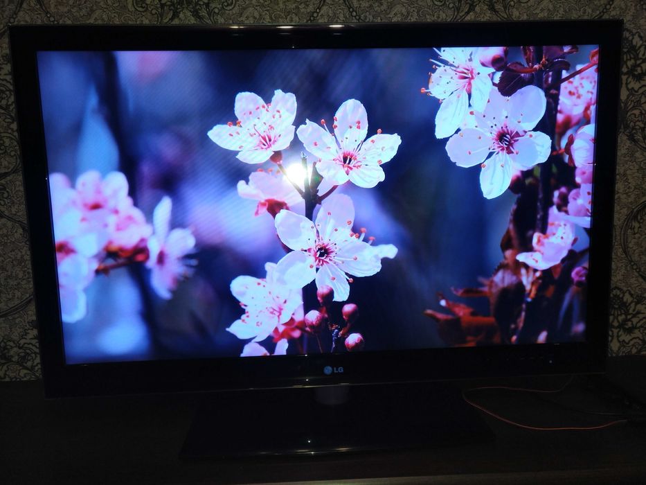 Продаю телевизор б/у - LG 42", 1920x1080