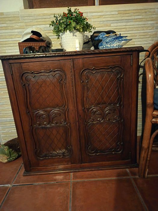 Pequeno móvel madeira