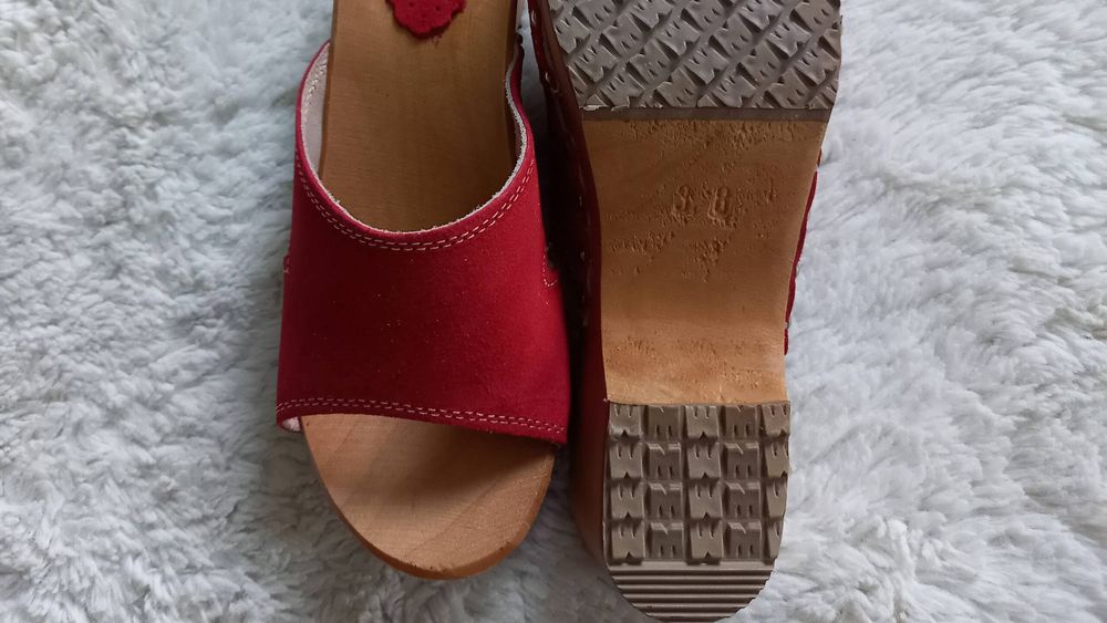 Czerwone drewniaki damskie D13 36