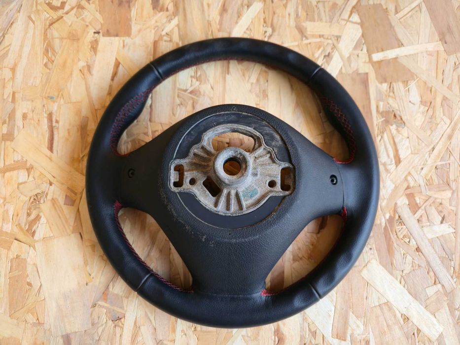 Volante Sport BMW Serie 1 F20 3 F30 4 F36 em pele