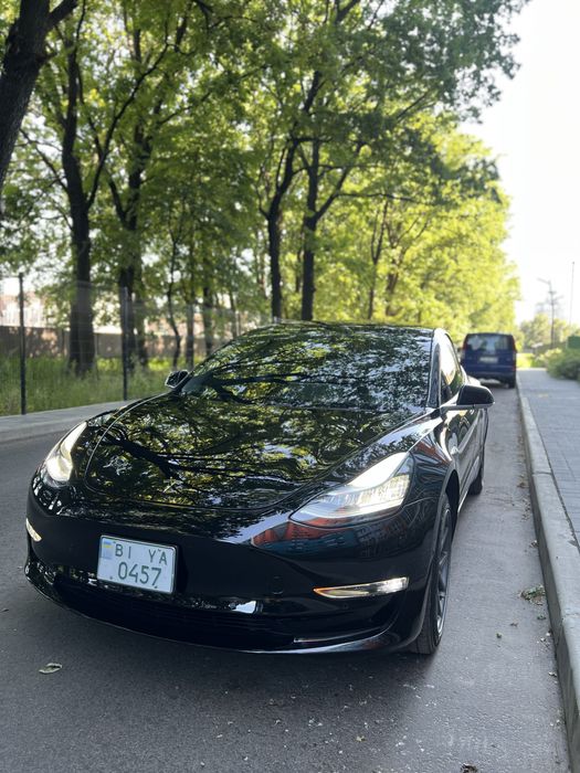 Продам Теслу 2019 рік