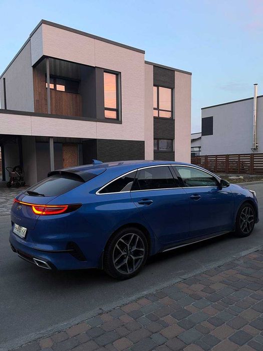 Kia ProCeed офіційне авто.
