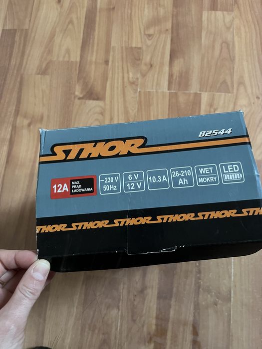 Зарядний пристрій для аккумулятора STHOR 82544
