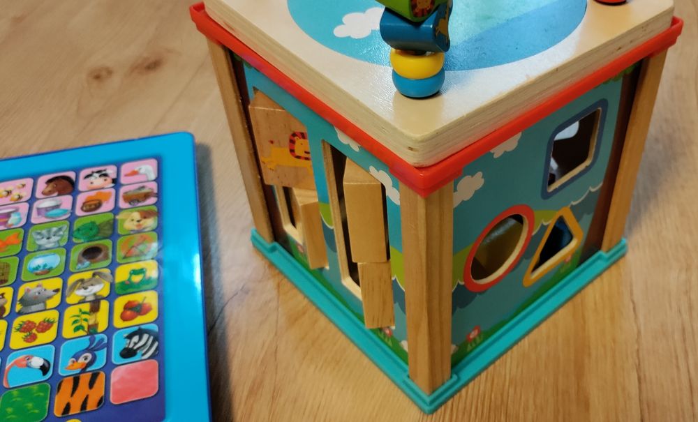 Zestaw zabawek tablet i kostka edukacyjna