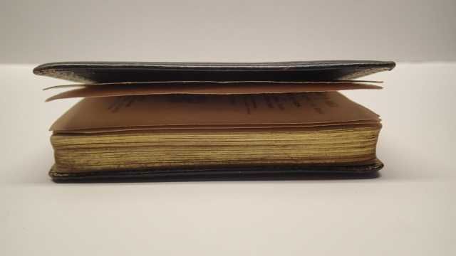 Livro Religioso antigo " Paraiso da Infância "