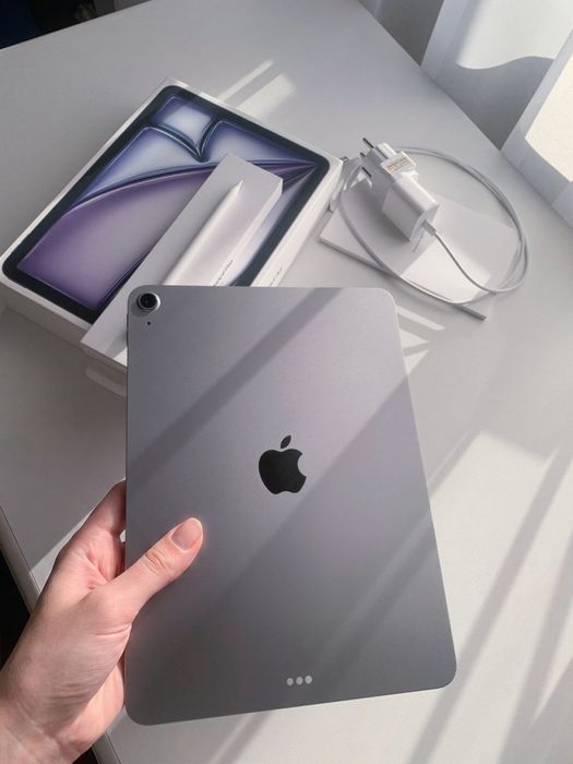Продаю iPad Air 11,128GB,M3 і Apple Pencil Pro: 26 000 грн