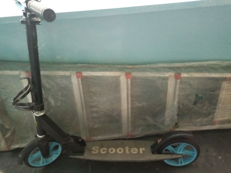 Самокат для дитини чи підлітка