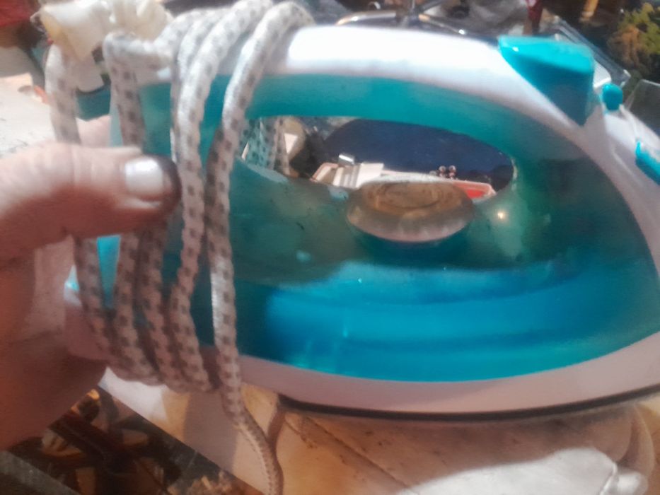 Aspirador da FLAMA s/ saco + ferro a vapor 20€