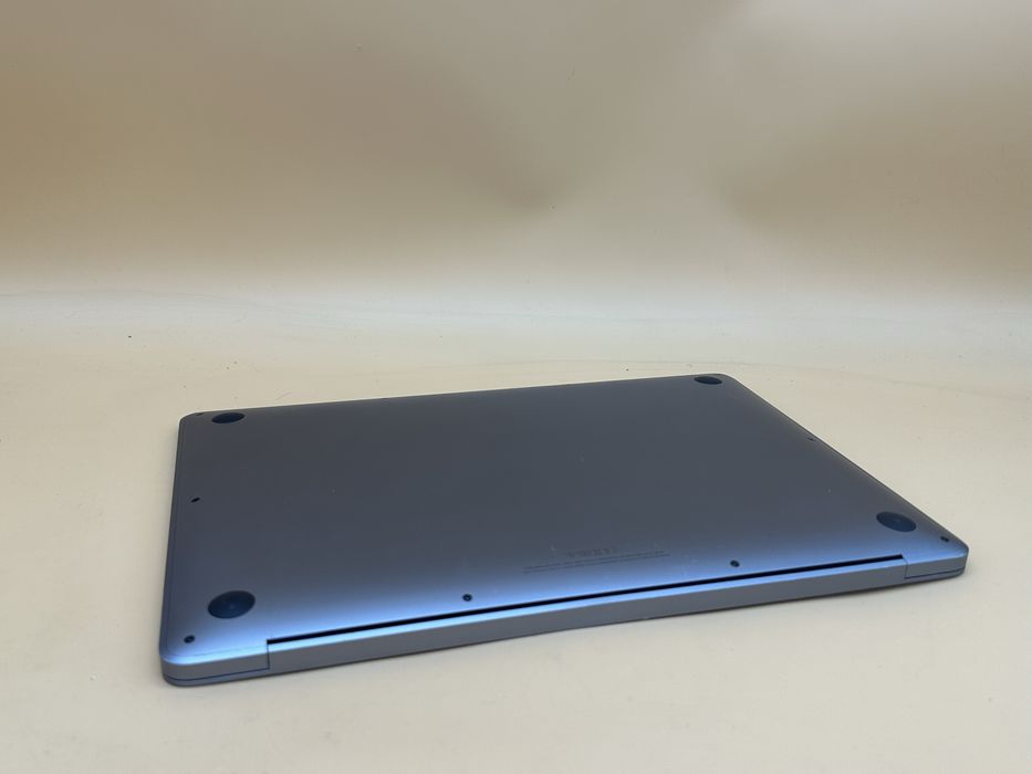 Macbook air m1 2020  256 gb ssd 8gb ! Всього 76 циклів