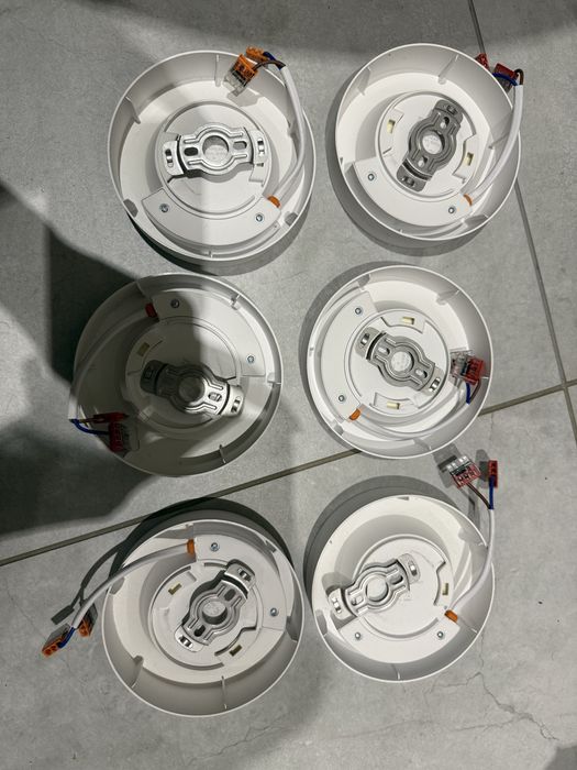 Oprawa natynkowa typu downlight LED marki Tracon.